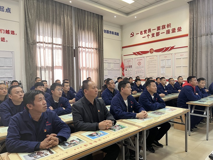 组织党员加入主题党日活动 高旭摄.JPG